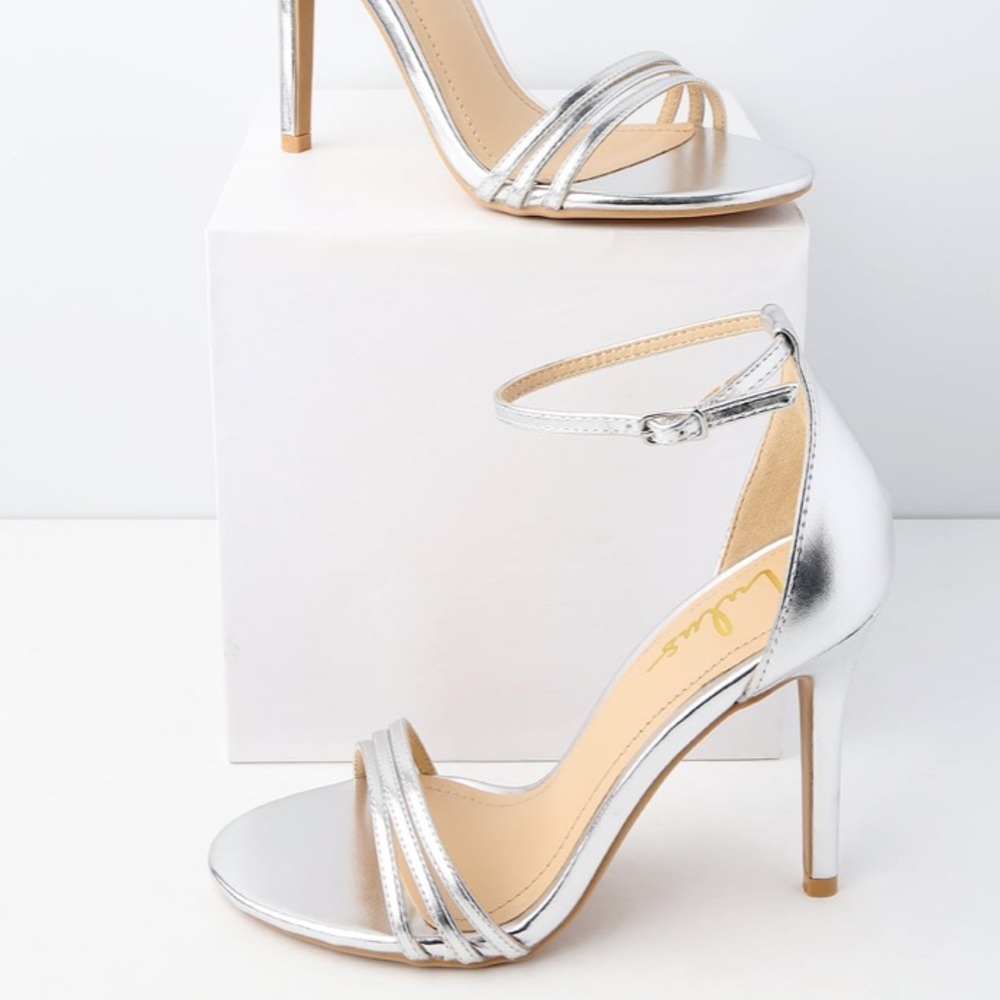Silver heels - Picture 2 of 3